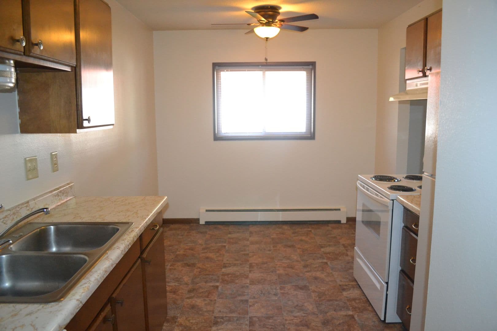 Moorhead Apartment: 1206 27th Ave S