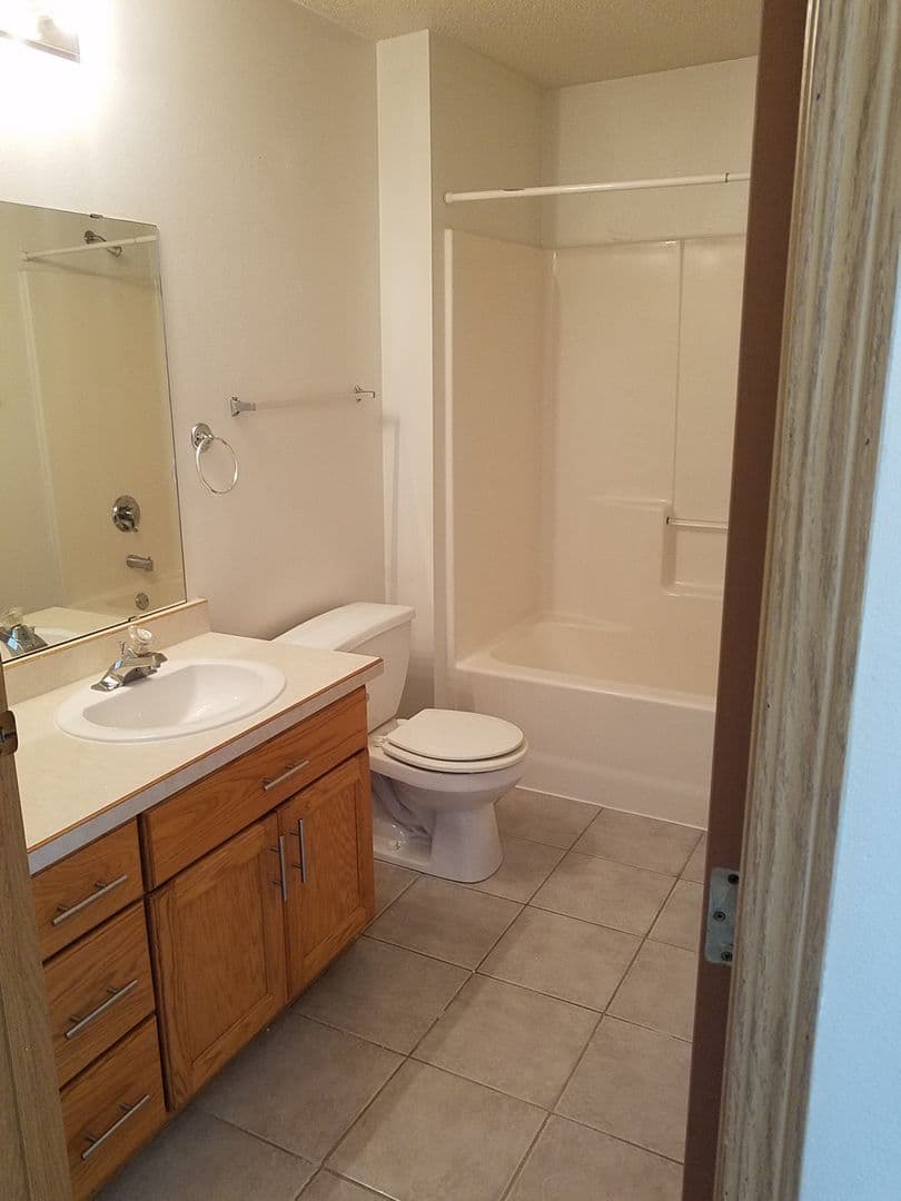 Fargo Apartment: 5002 16th Ave S