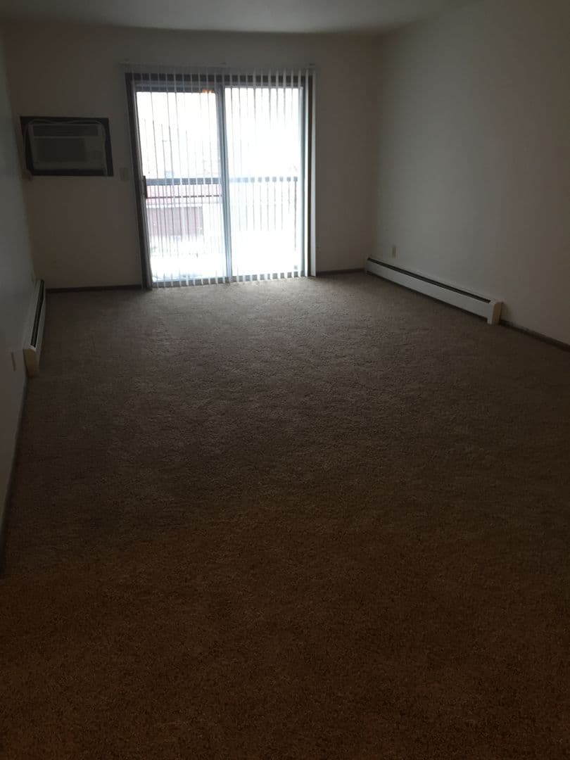 Moorhead Apartment: 1206 27th Ave S