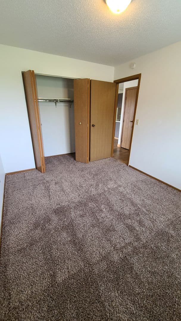 Fargo Apartment: 1602 47th St S