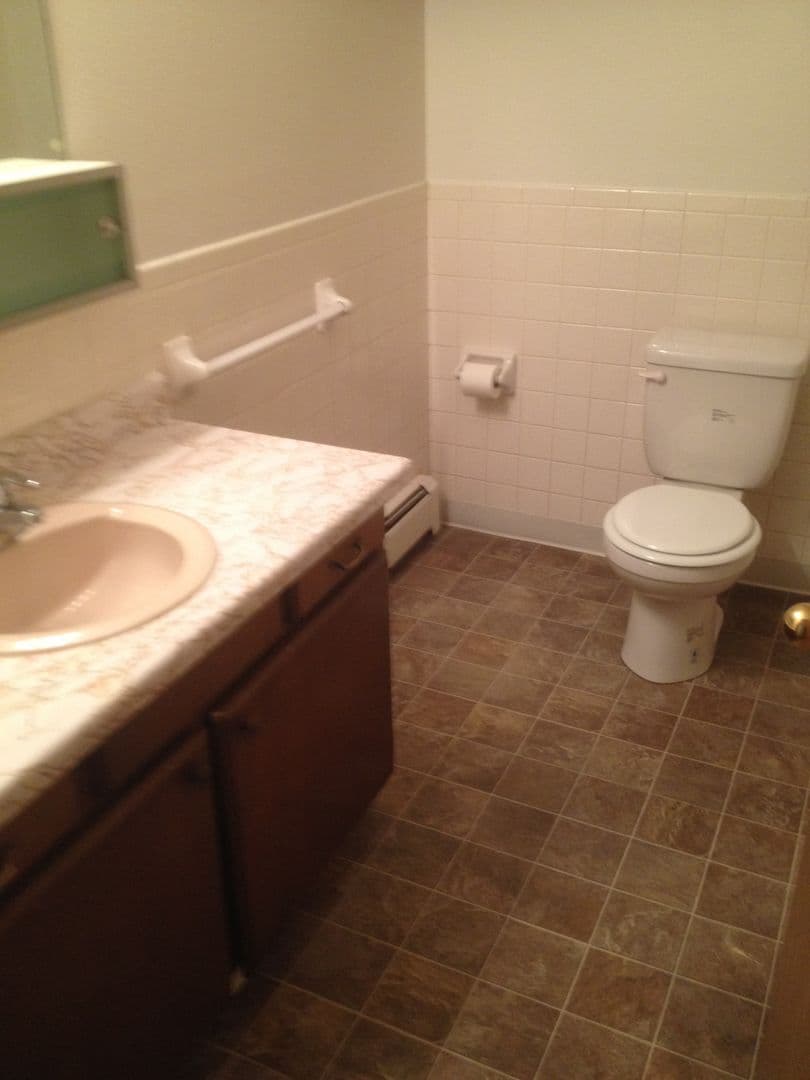 Moorhead Apartment: 1206 27th Ave S