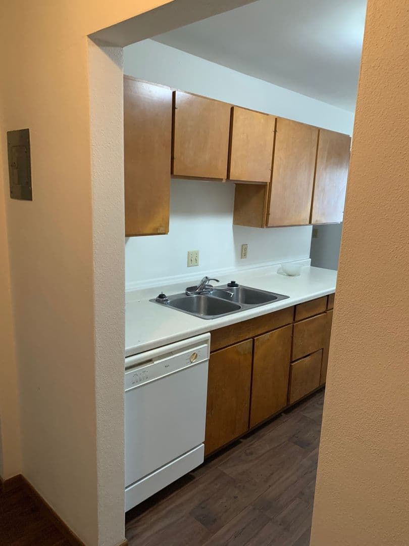 Moorhead Apartment: 924 24th Ave S