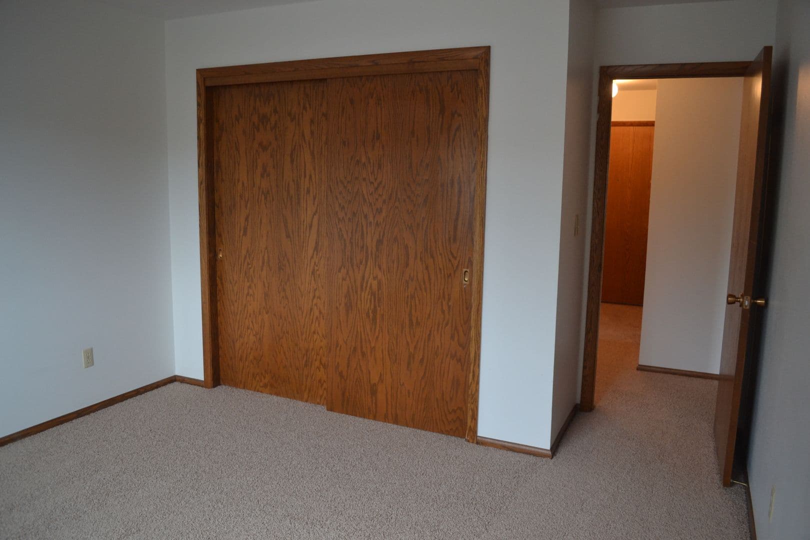 Moorhead Apartment: 517 32nd Ave S