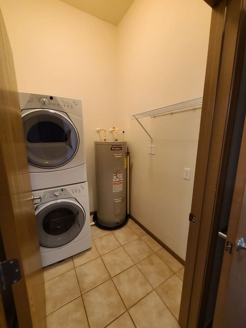 Fargo Apartment: 4955 17th Ave S