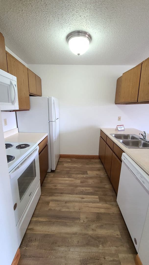 Fargo Apartment: 1602 47th St S