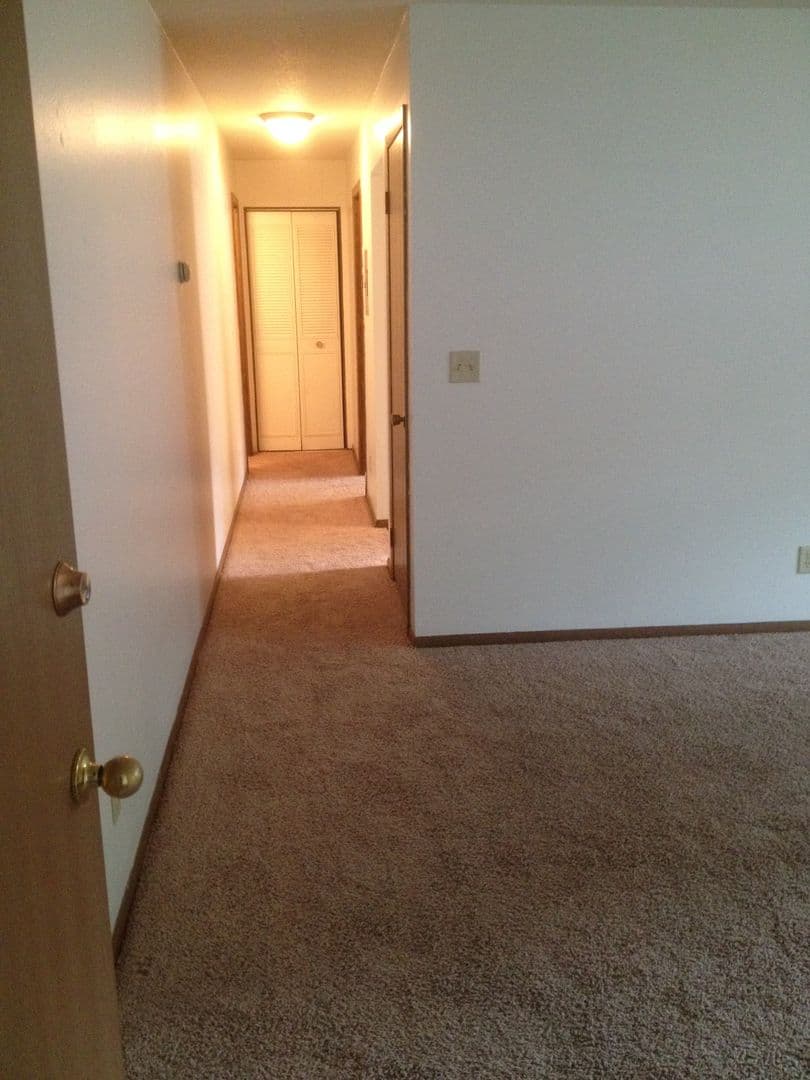 Moorhead Apartment: 1206 27th Ave S