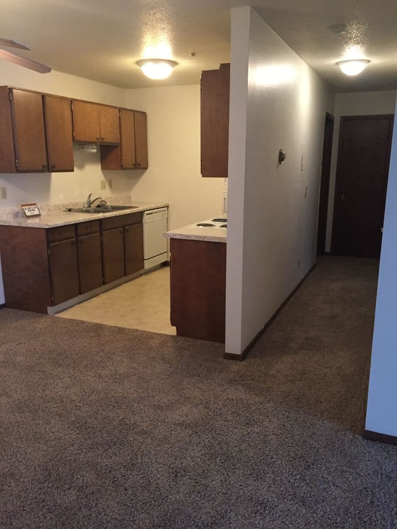 Moorhead Apartment: 1206 27th Ave S