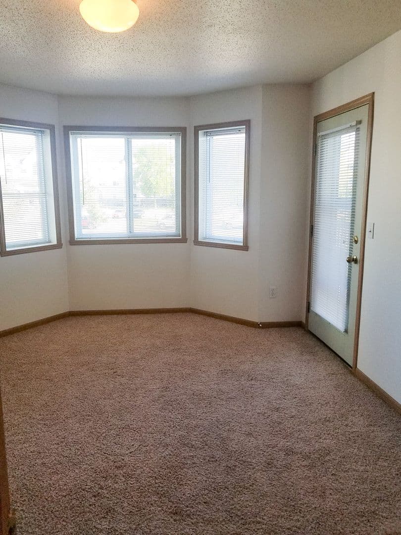 Fargo Apartment: 5002 16th Ave S