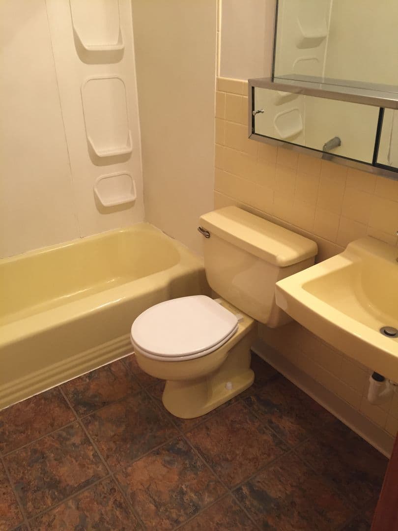 Moorhead Apartment: 924 24th Ave S