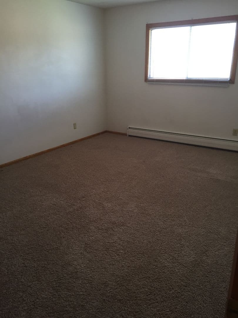 Moorhead Apartment: 924 24th Ave S