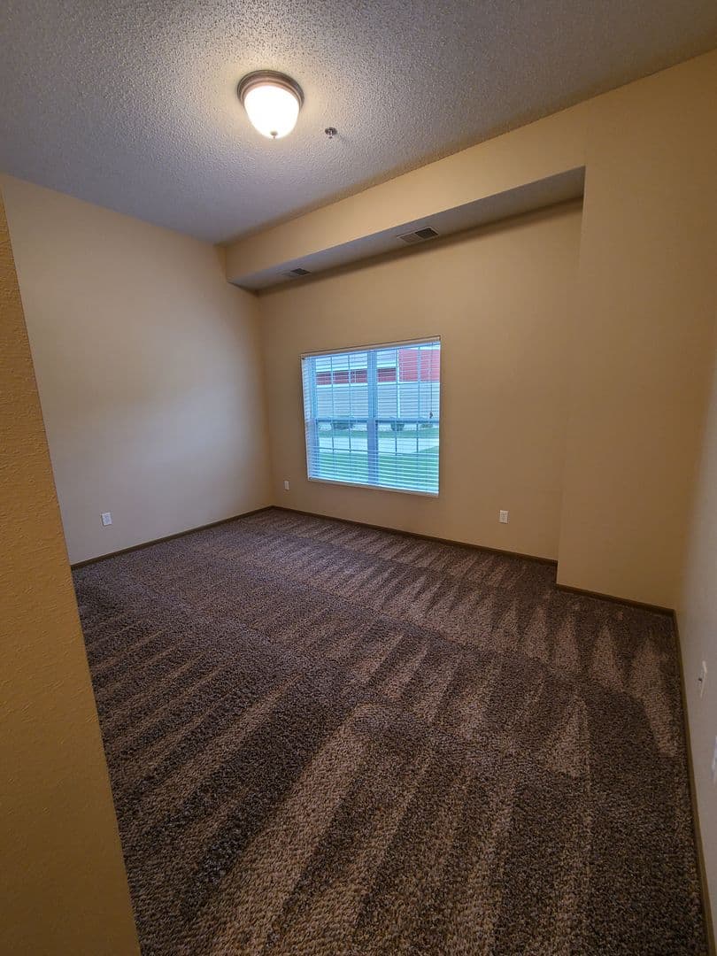 Fargo Apartment: 4955 17th Ave S