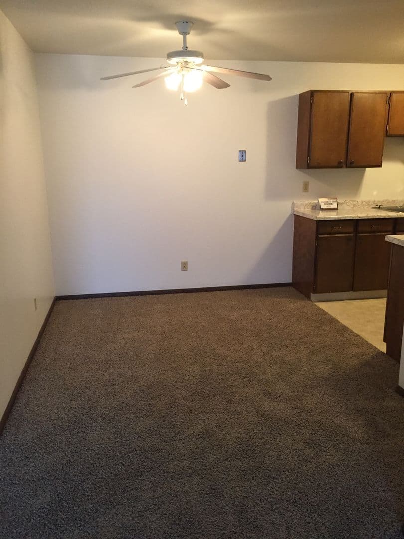 Moorhead Apartment: 1206 27th Ave S