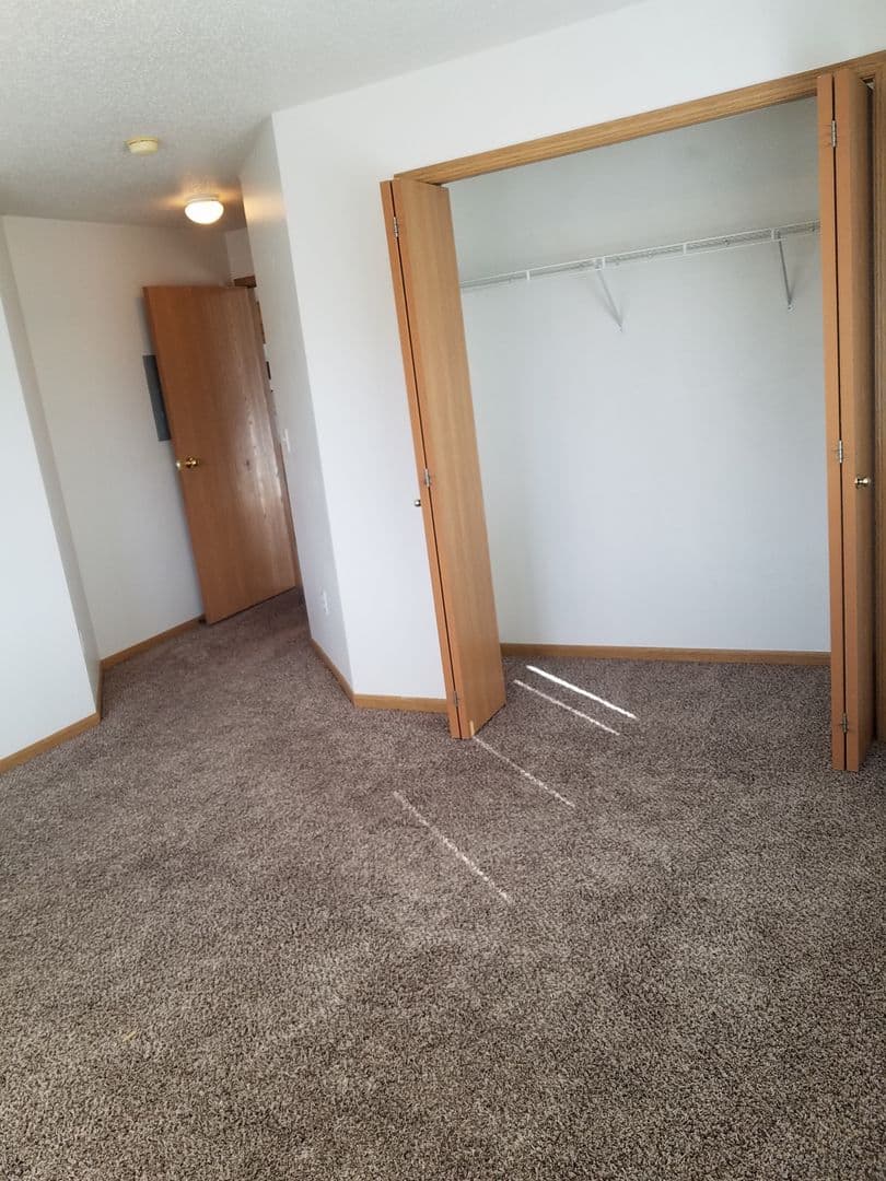 Fargo Apartment: 5002 16th Ave S