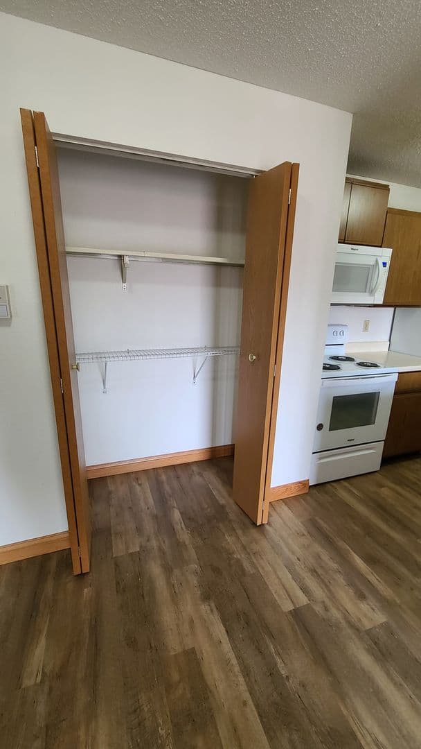Fargo Apartment: 1602 47th St S
