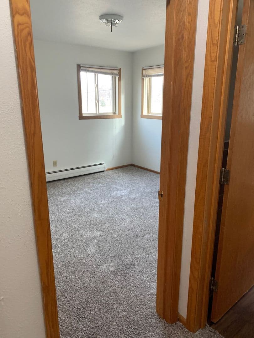 Moorhead Apartment: 924 24th Ave S