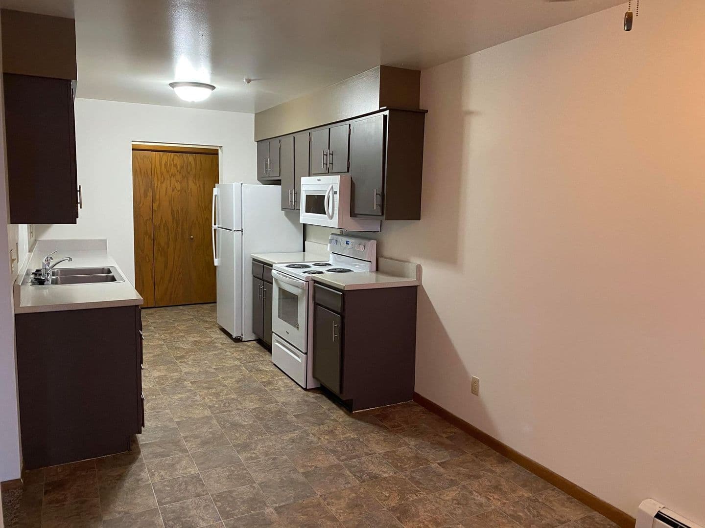 Moorhead Apartment: 2610 11th St S