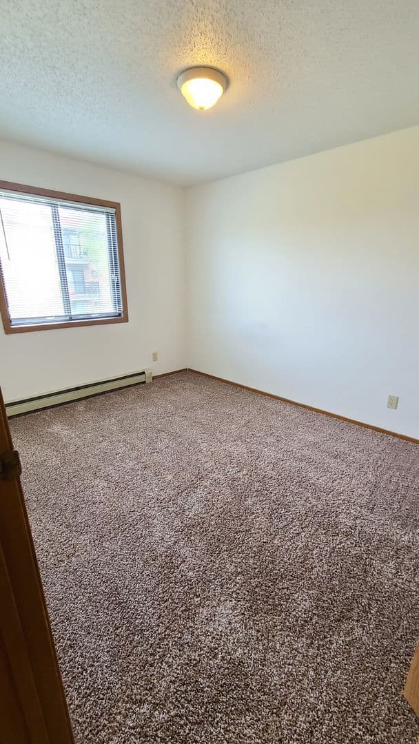 Fargo Apartment: 1602 47th St S