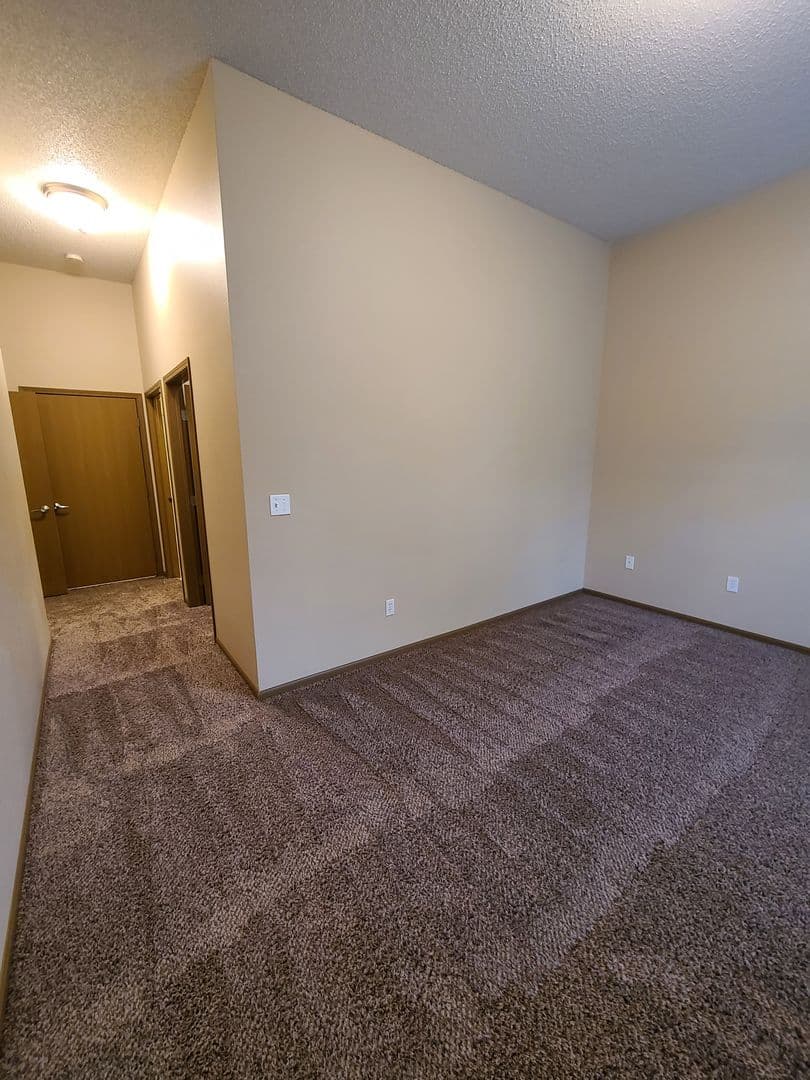 Fargo Apartment: 4955 17th Ave S