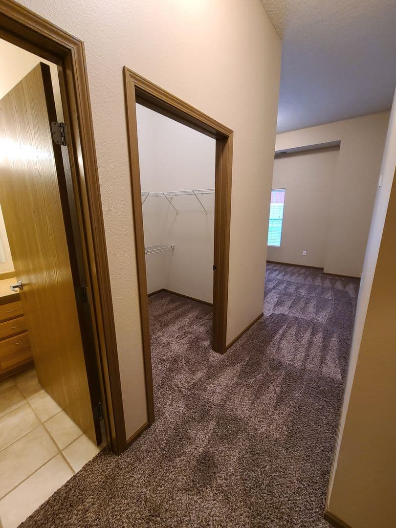 Fargo Apartment: 4955 17th Ave S