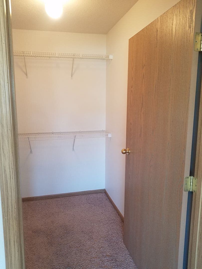 Fargo Apartment: 5002 16th Ave S