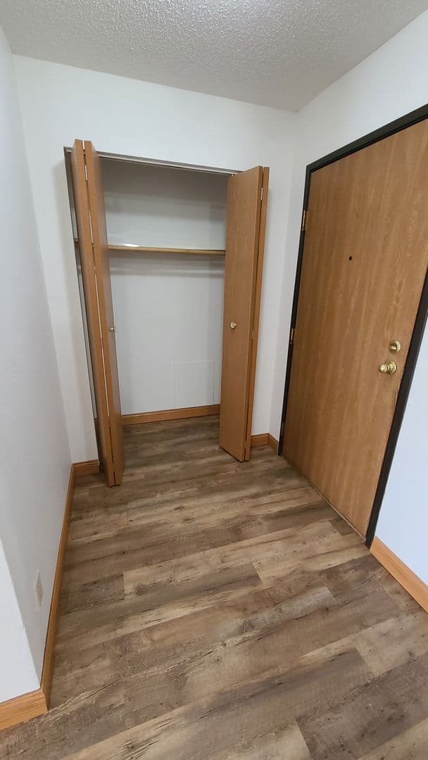 Fargo Apartment: 1602 47th St S