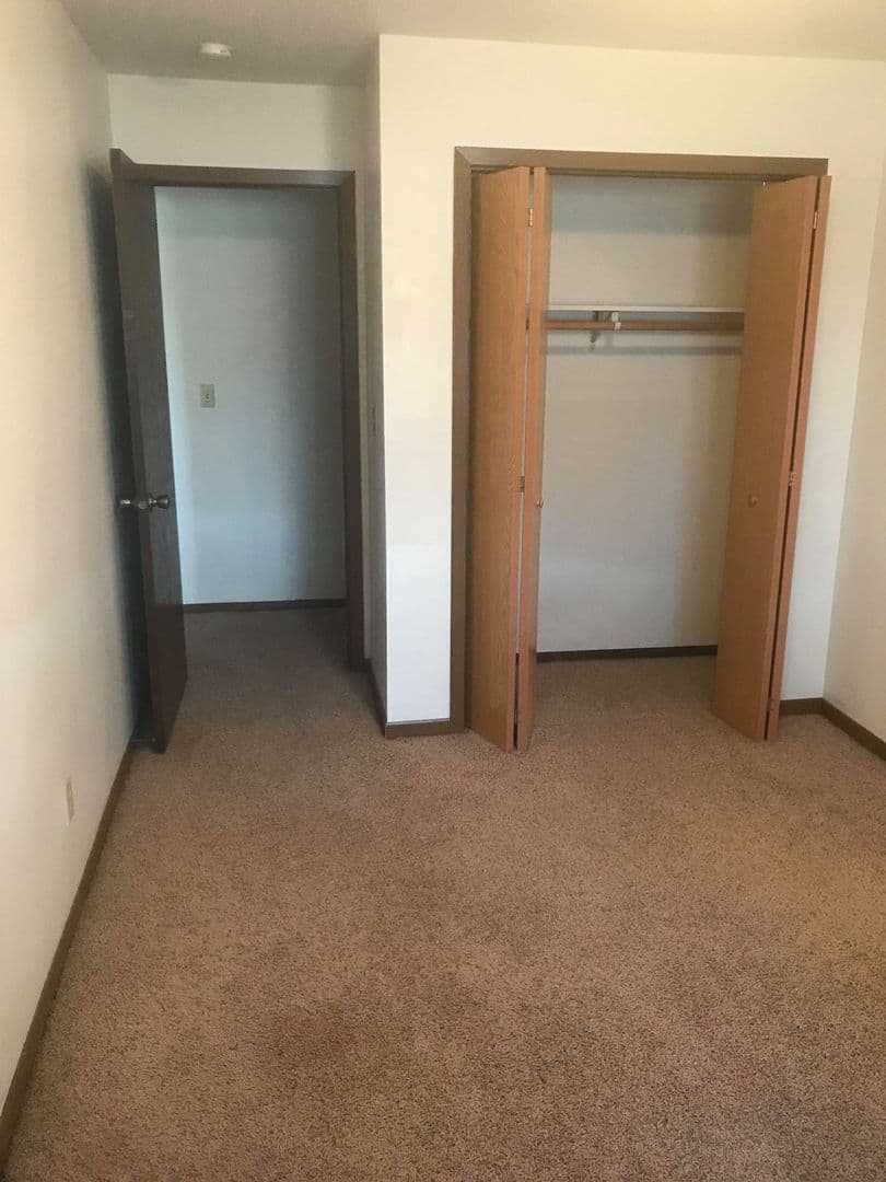Moorhead Apartment: 1206 27th Ave S