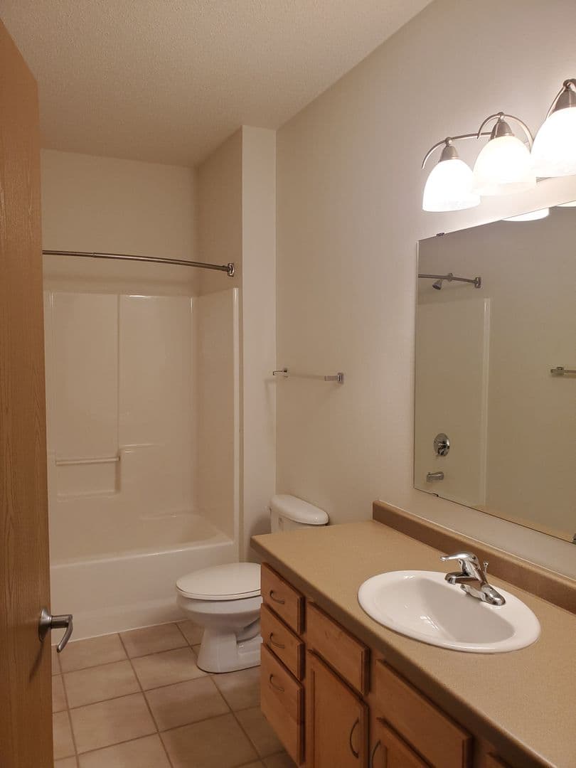 Fargo Apartment: 4955 17th Ave S