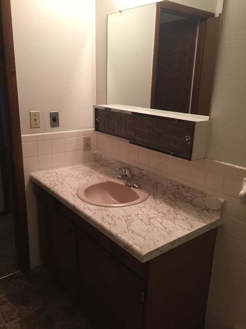 Moorhead Apartment: 1206 27th Ave S