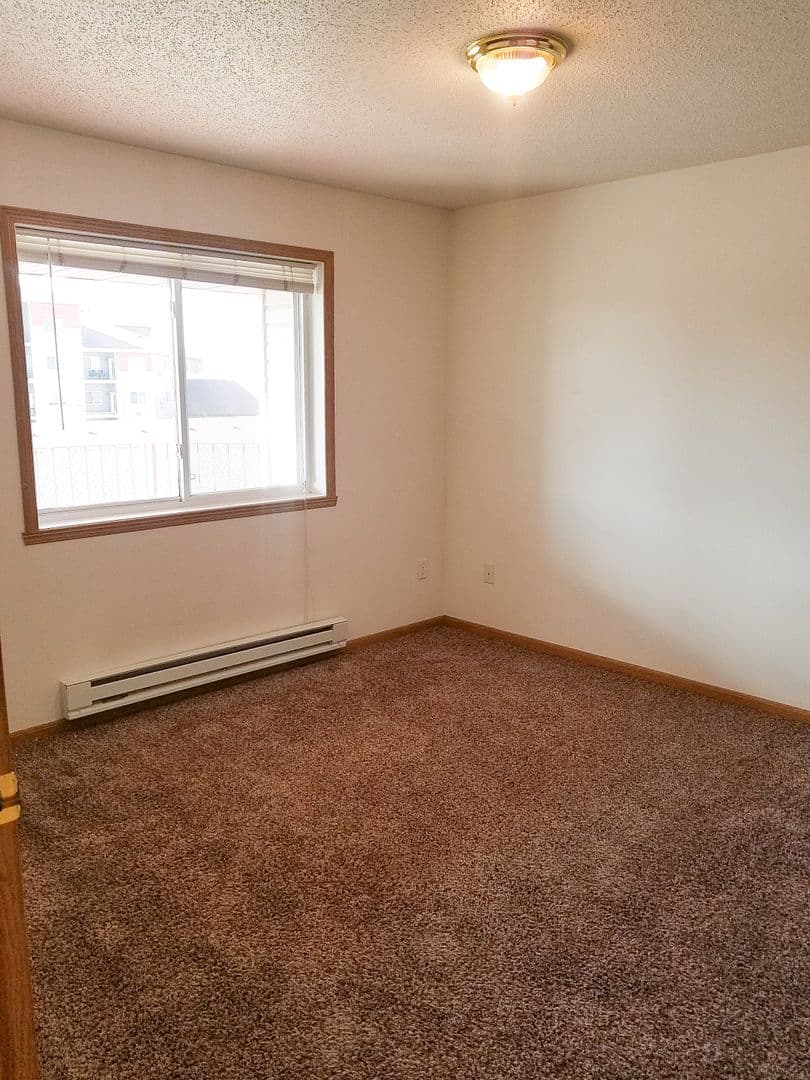 Fargo Apartment: 5002 16th Ave S