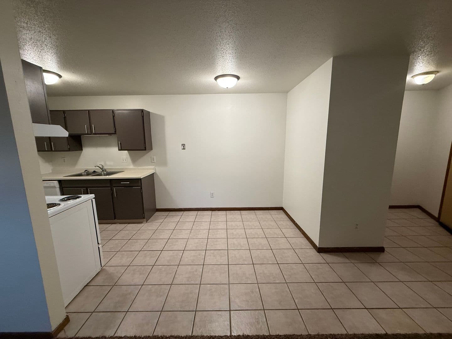 Moorhead Apartment: 1308 27th Ave S
