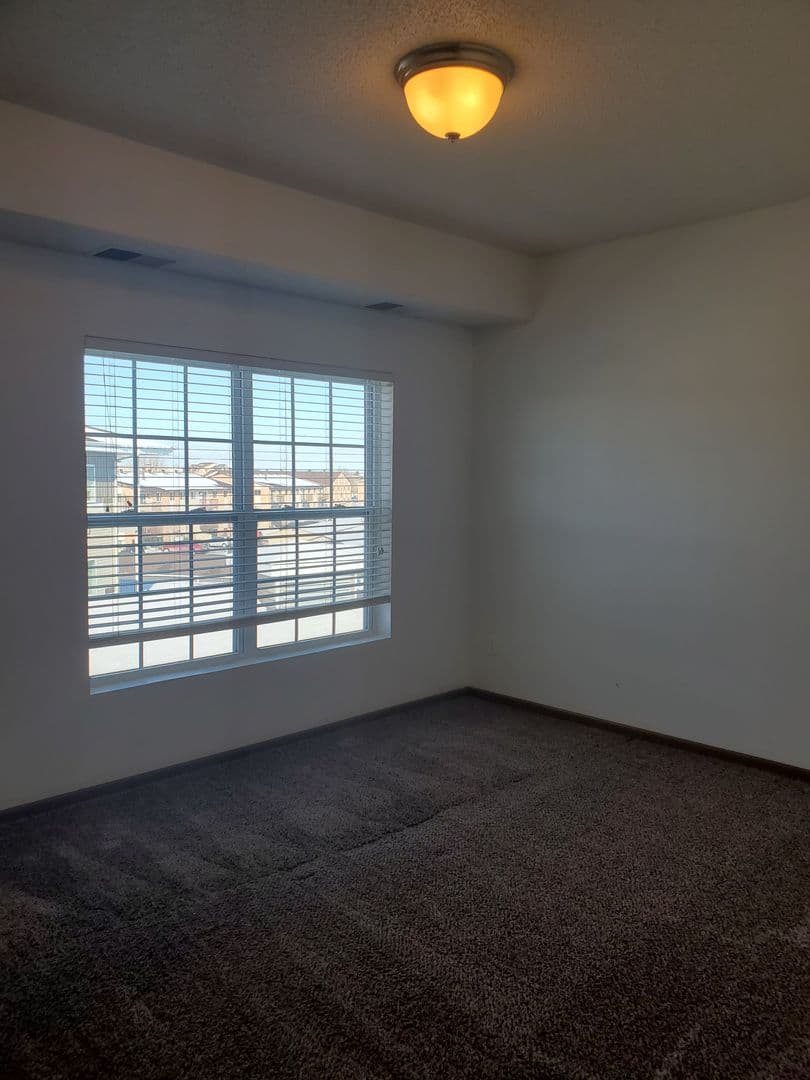 Fargo Apartment: 4955 17th Ave S