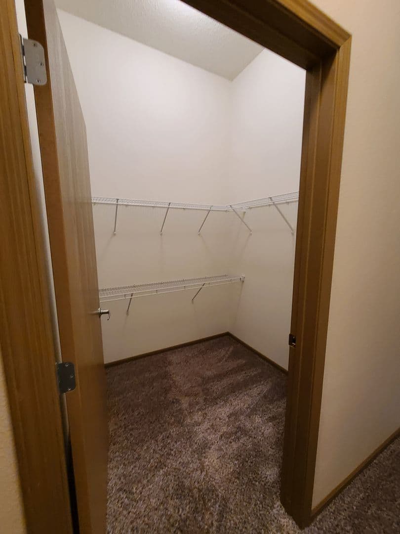 Fargo Apartment: 4955 17th Ave S