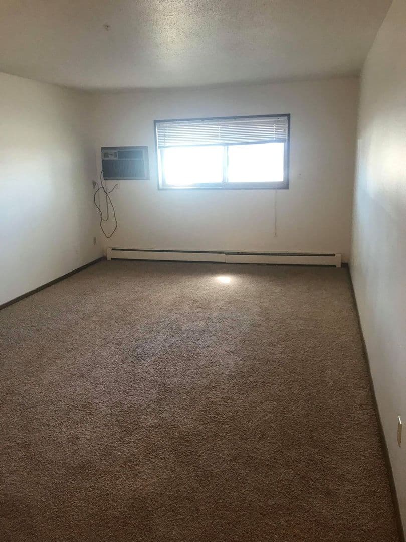 Moorhead Apartment: 1206 27th Ave S