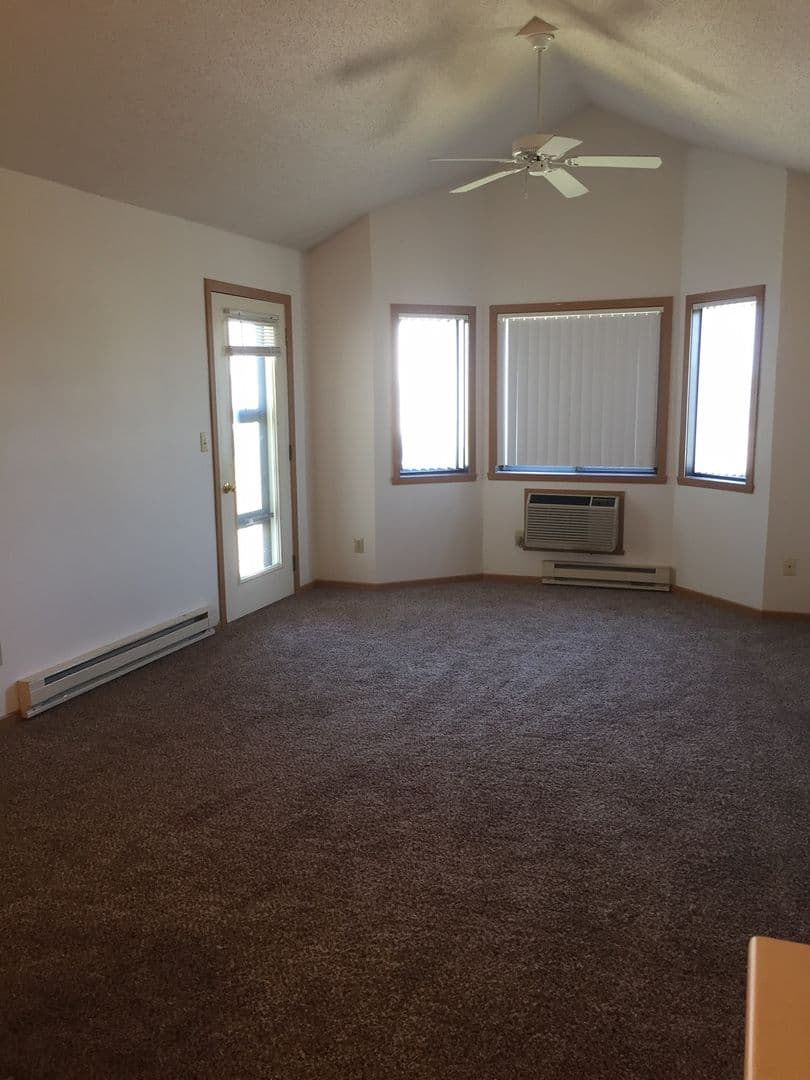 Fargo Apartment: 4902 16th Ave S