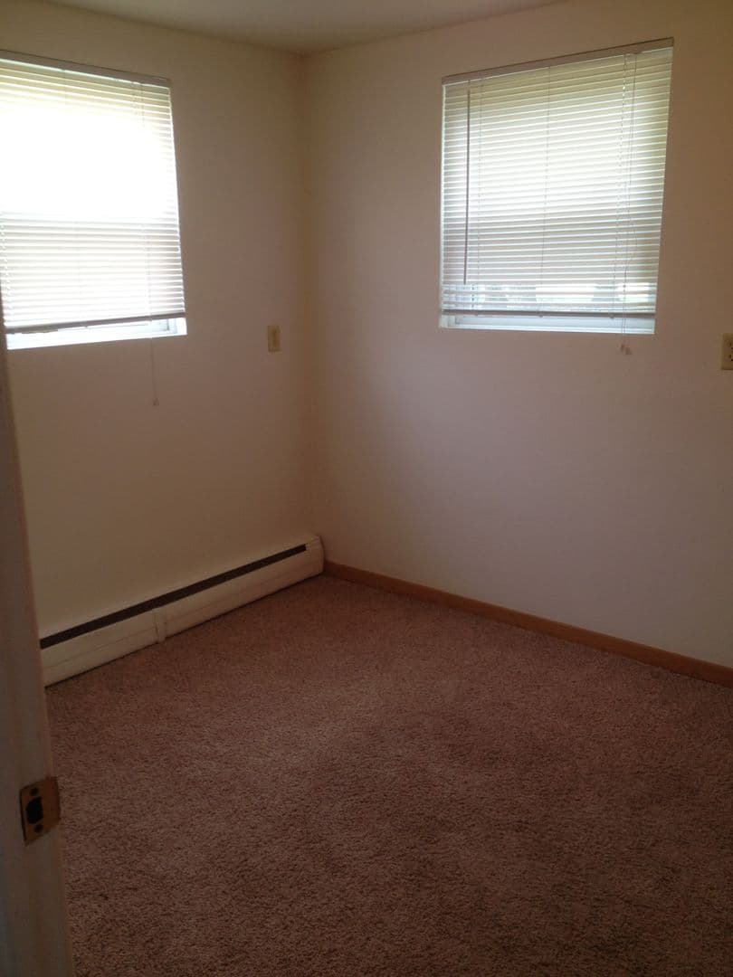 Moorhead Apartment: 2310 10th St S