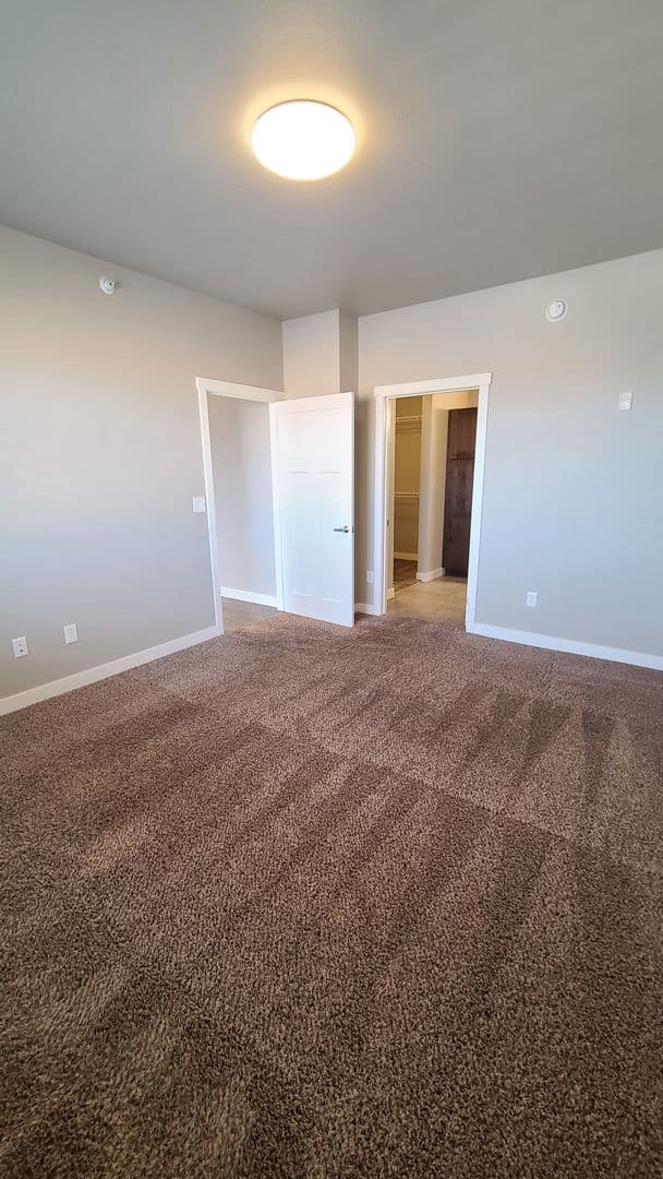 Fargo Apartment: 1632 51st St S