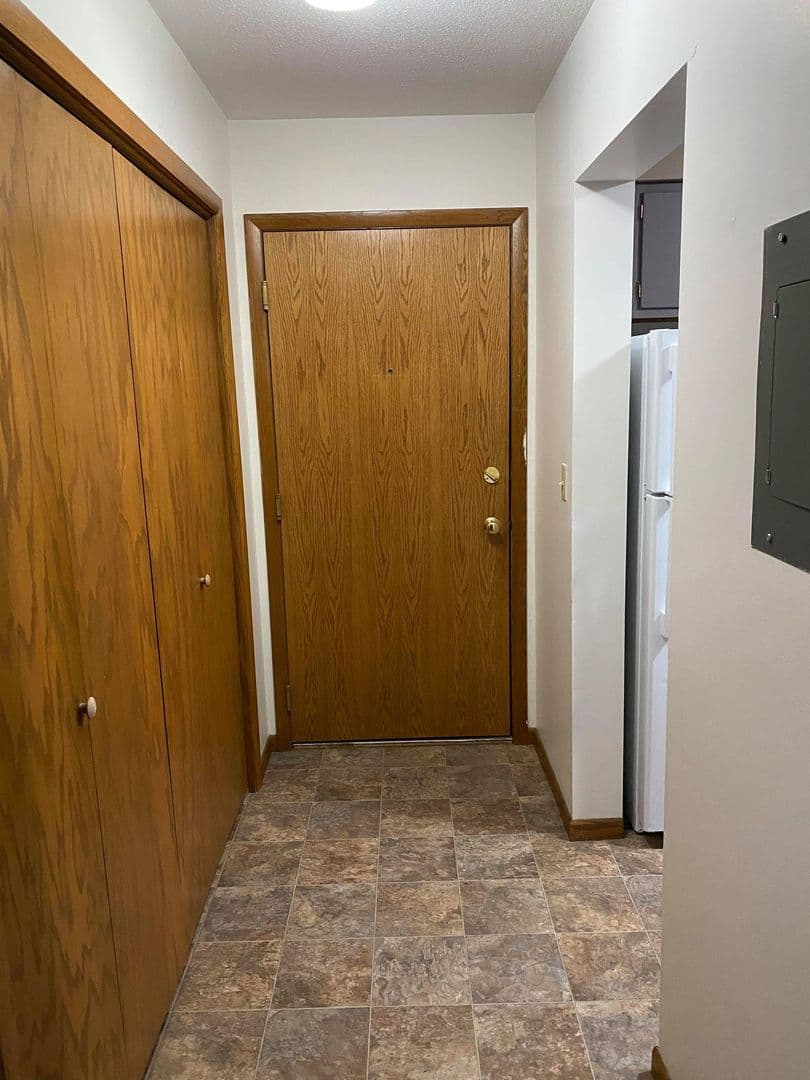 Moorhead Apartment: 2610 11th St S