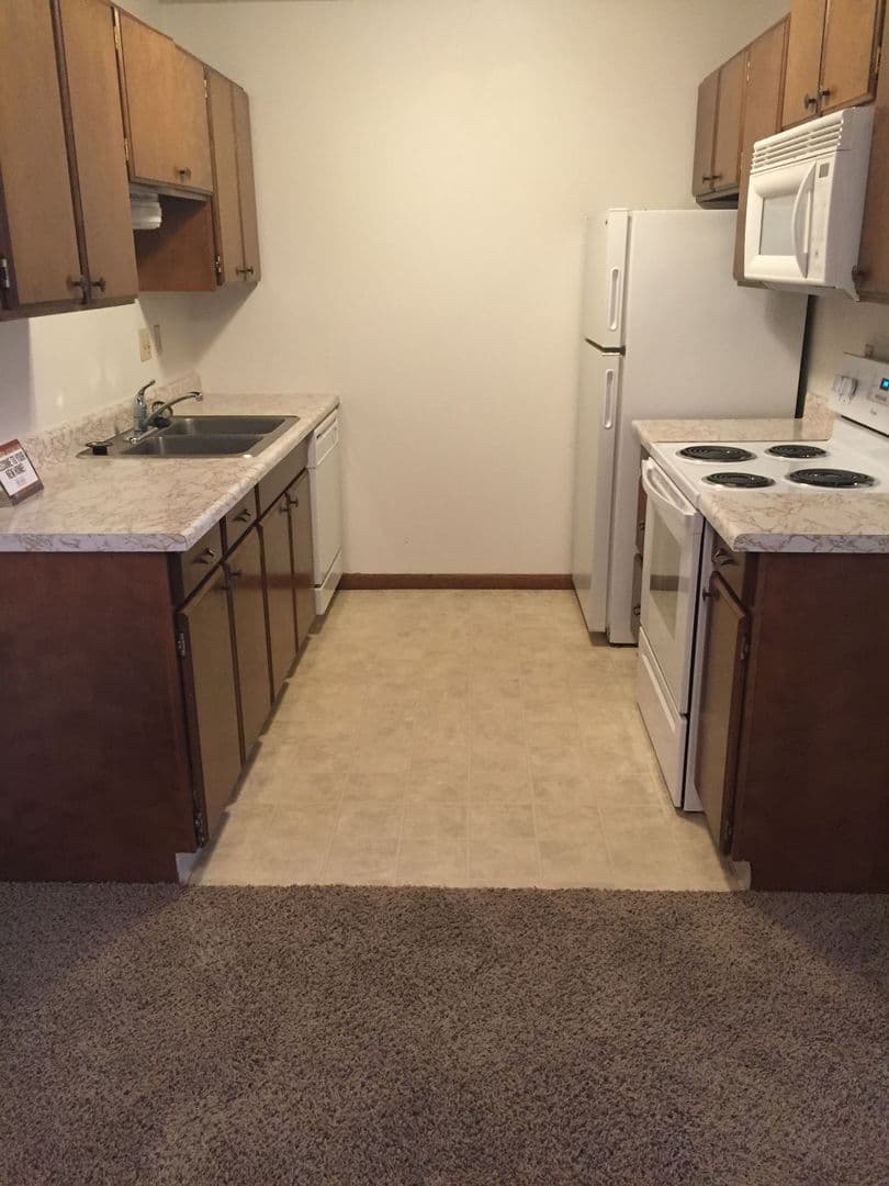 Moorhead Apartment: 1206 27th Ave S