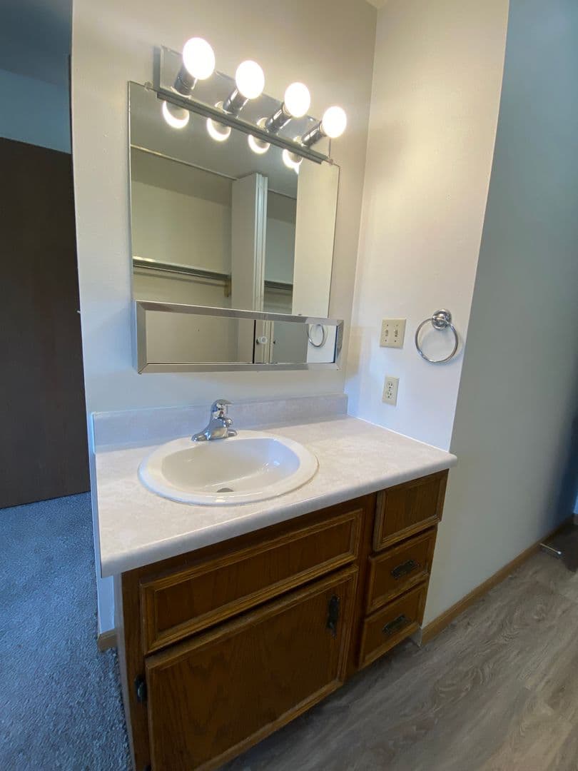 Moorhead Apartment: 1310 28th Ave S