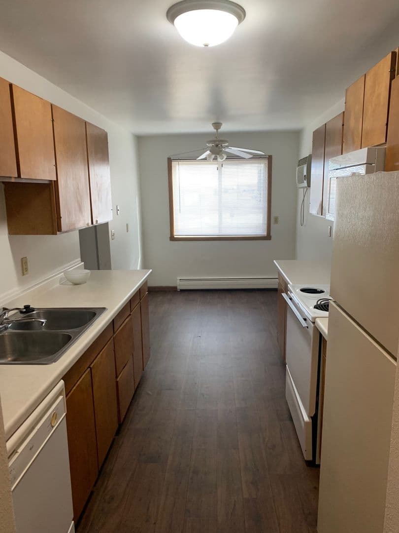 Moorhead Apartment: 924 24th Ave S