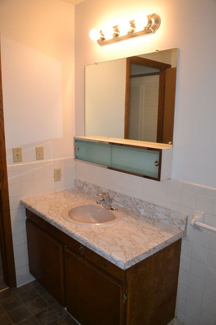 Moorhead Apartment: 1206 27th Ave S
