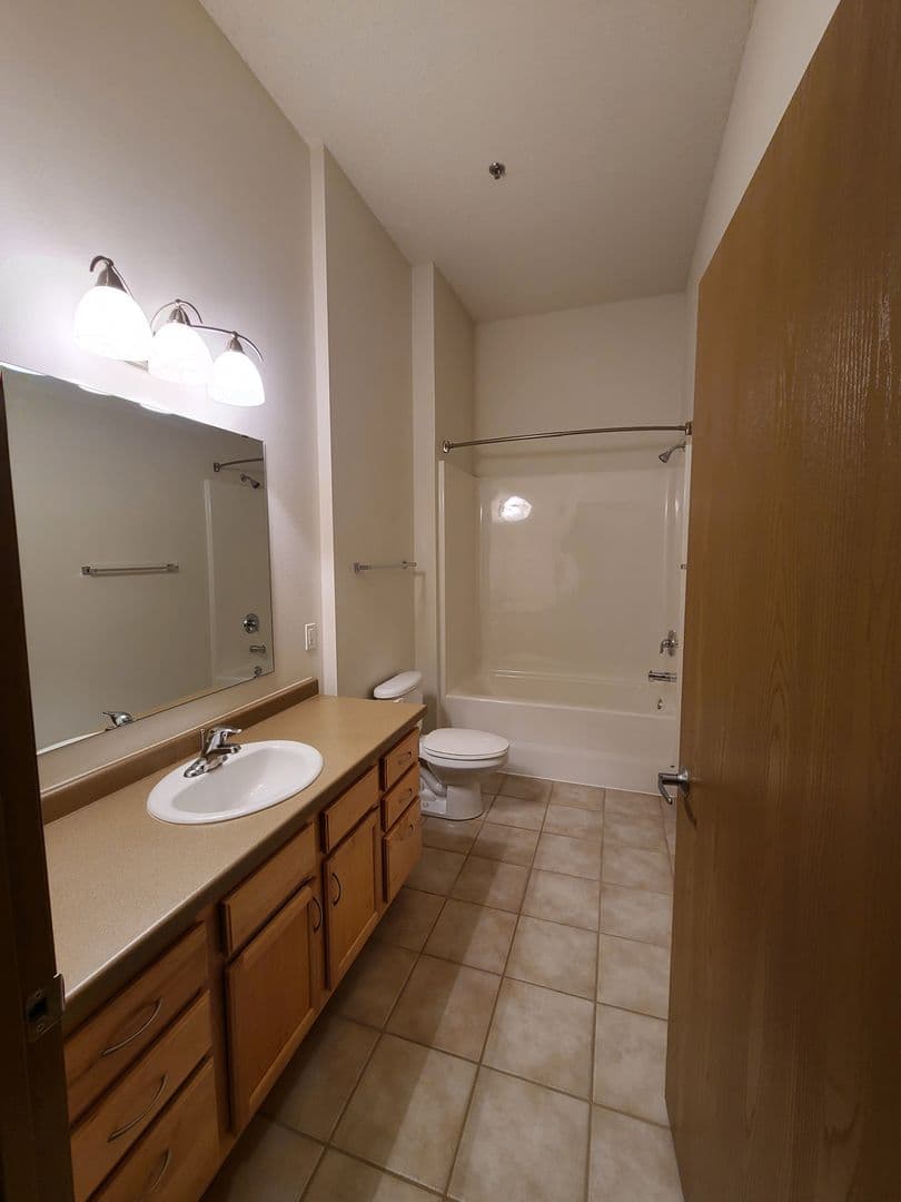 Fargo Apartment: 4955 17th Ave S