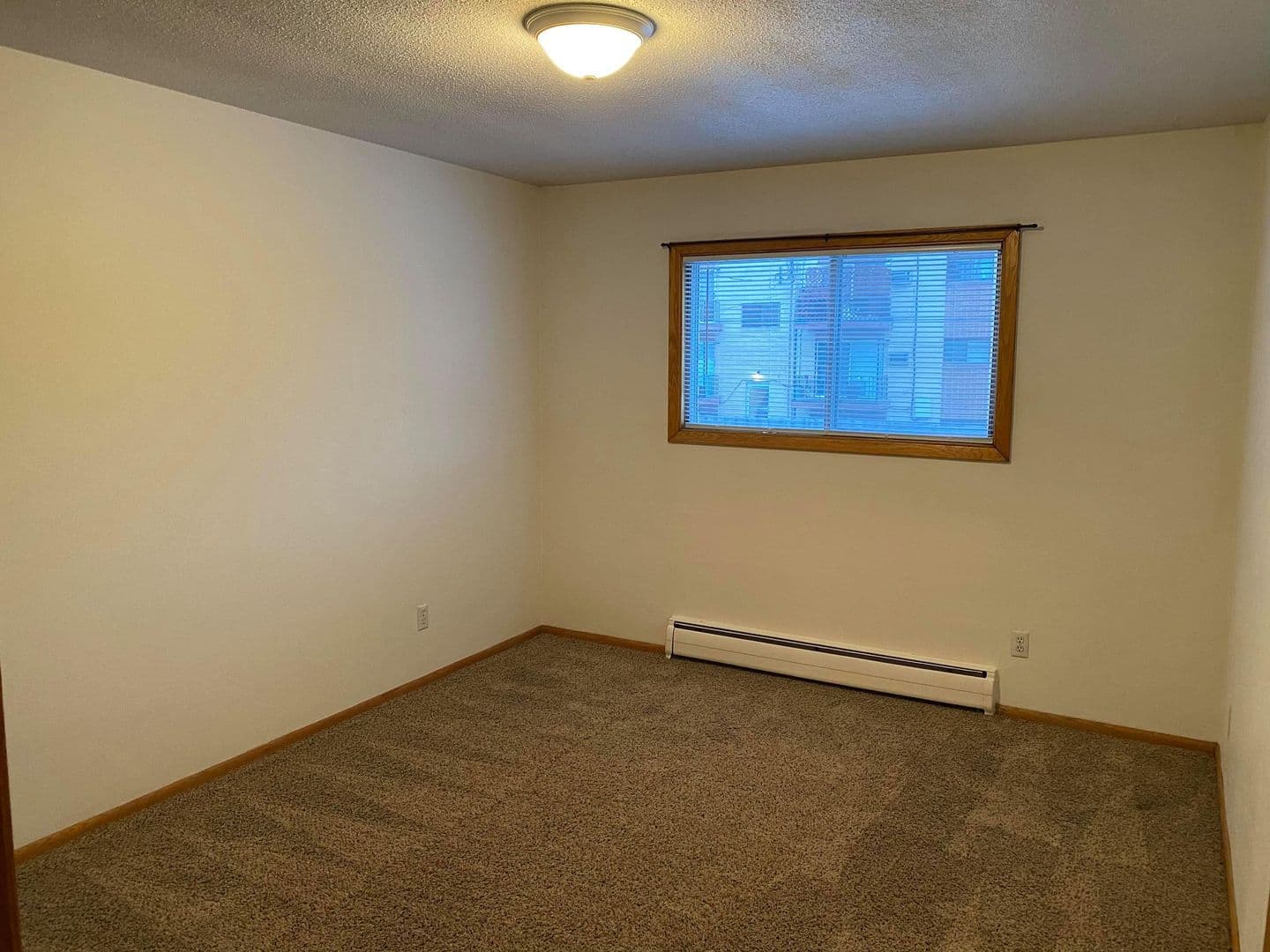 Moorhead Apartment: 924 24th Ave S