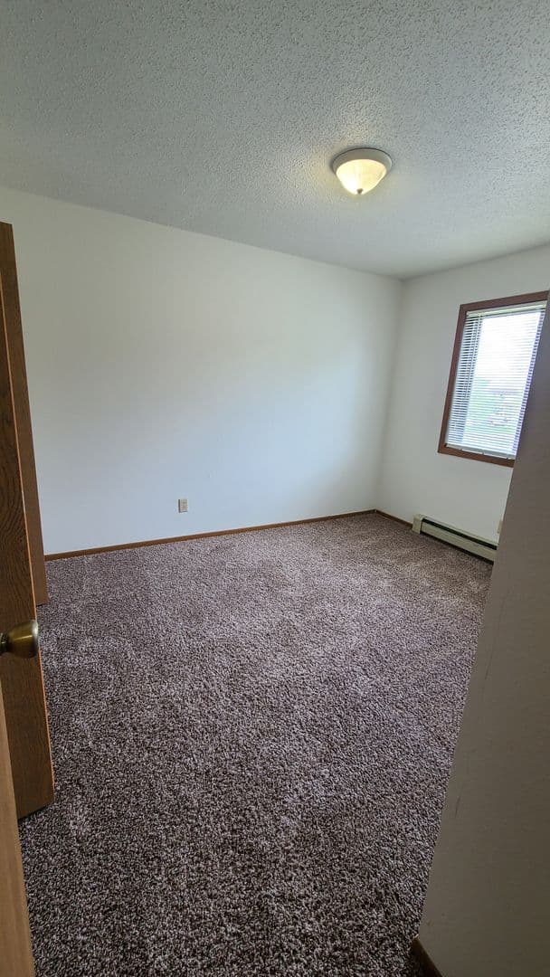 Fargo Apartment: 1602 47th St S