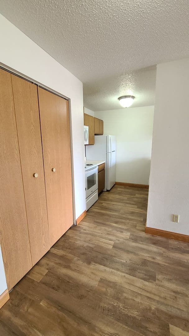 Fargo Apartment: 1602 47th St S
