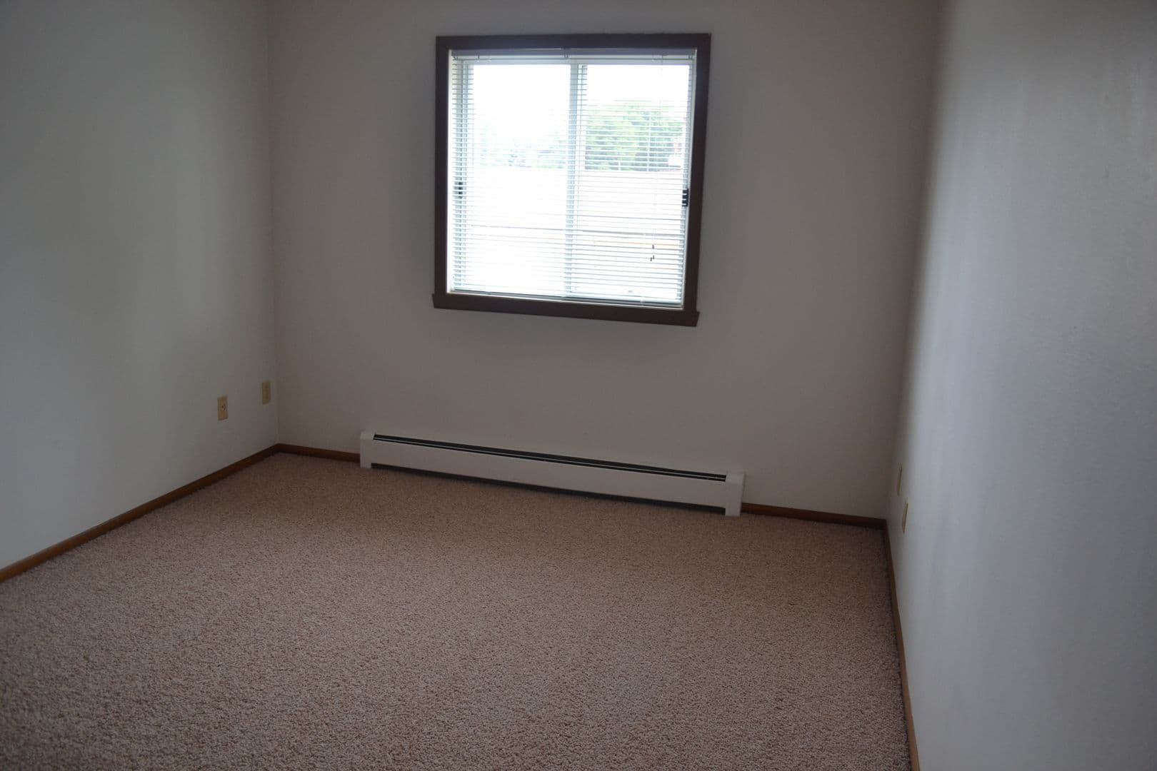 Moorhead Apartment: 517 32nd Ave S