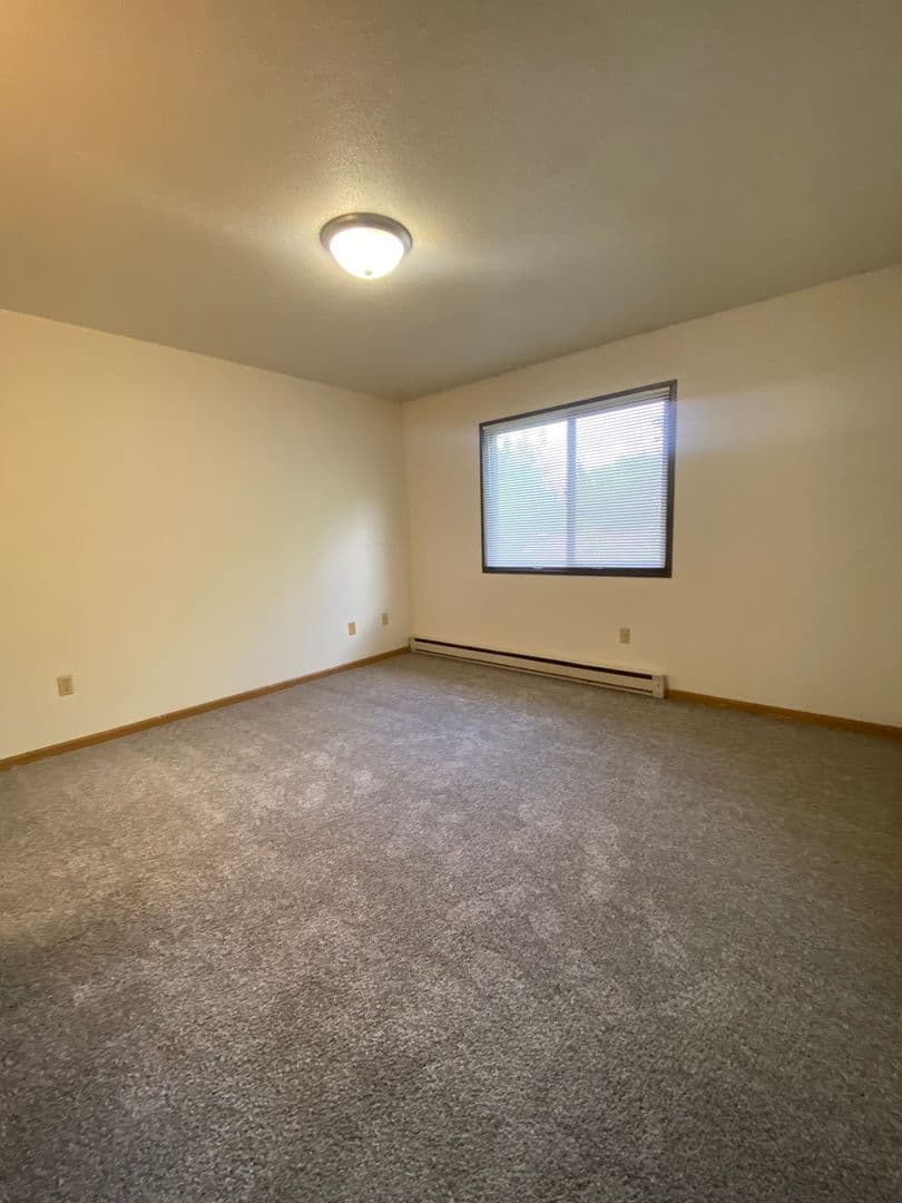 Moorhead Apartment: 1310 28th Ave S