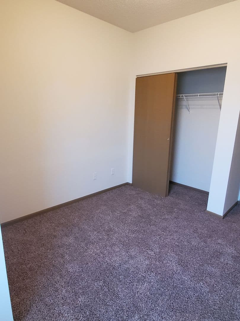 Fargo Apartment: 4955 17th Ave S