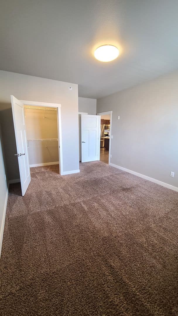 Fargo Apartment: 1632 51st St S
