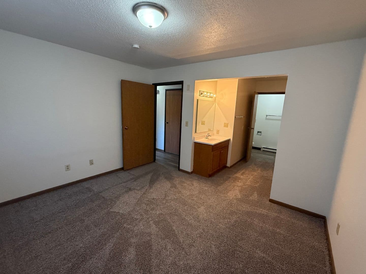 Moorhead Apartment: 1220 28th Ave S